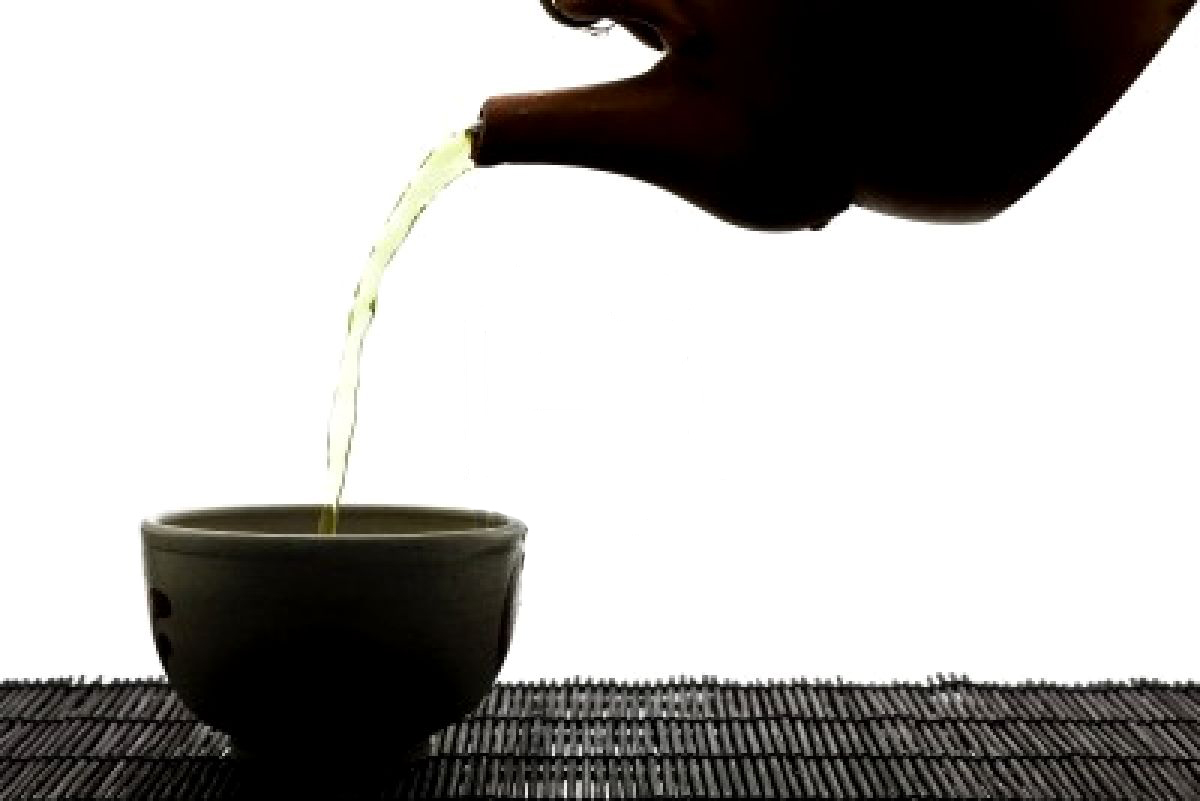 tea cup spilling